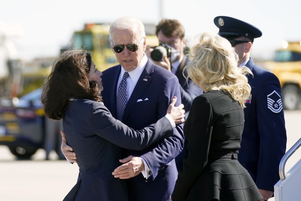 Buffalo: President Joe Biden and first lady Jill Biden are greeted by NY Gov Kathy Hochul as they arrive at Buffalo-Niagara International Airport in Buffalo, N.Y., Tuesday, May 17, 2022, to pay their respects and speak to families of the victims of Saturday's shooting at a supermarket. AP/PTI