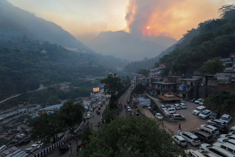 Reasi: Fire engulfs Trikuta hills, abode of Vaishno Devi shrine, in Reasi district of Jammu and Kashmir, Sunday, May 15, 2022.  The fire was reported from the forest area. (PTI Photo)(
