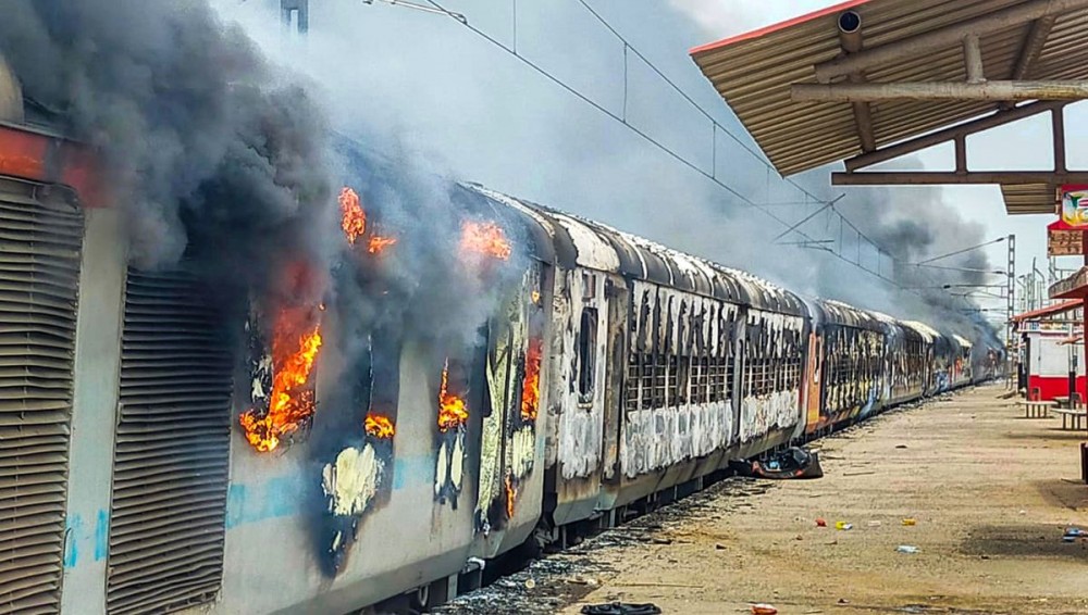 A train set on fire in protest against the Centre's Agnipath scheme at the Lakhisarai railway station in Bihar, June 17, 2022. Photograph: PTI Photo