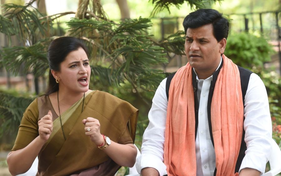 New Delhi: Independent MP Navneet Rana speaks to media persons as her husband and MLA Ravi Rana looks on, at her residence in New Delhi, Sunday, May 15, 2022. (PTI Photo/Atul Yadav)