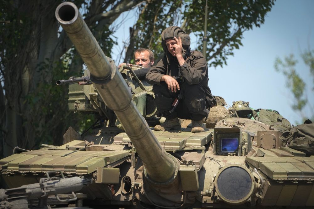 A Ukrainian soldier flashes the victory sign atop a tank in Donetsk region, Ukraine, Monday, June 20, 2022.AP/PTI