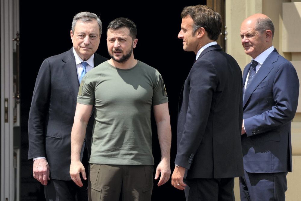 From left, Italian Prime Minister Mario Draghi, Ukrainian President Volodymyr Zelenskyy, French President Emmanuel Macron, and German Chancellor Olaf Scholz stand together before entering the Mariyinsky Palace in Kyiv, Ukraine, Thursday, June 16, 2022. Four European leaders, of France, Italy, Germany and Romania, made a high-profile visit to Ukraine, where they were saw the ruins of a Kyiv suburb on Thursday and denounced the brutality of a Russian invasion that has killed many civilians. AP/PTI