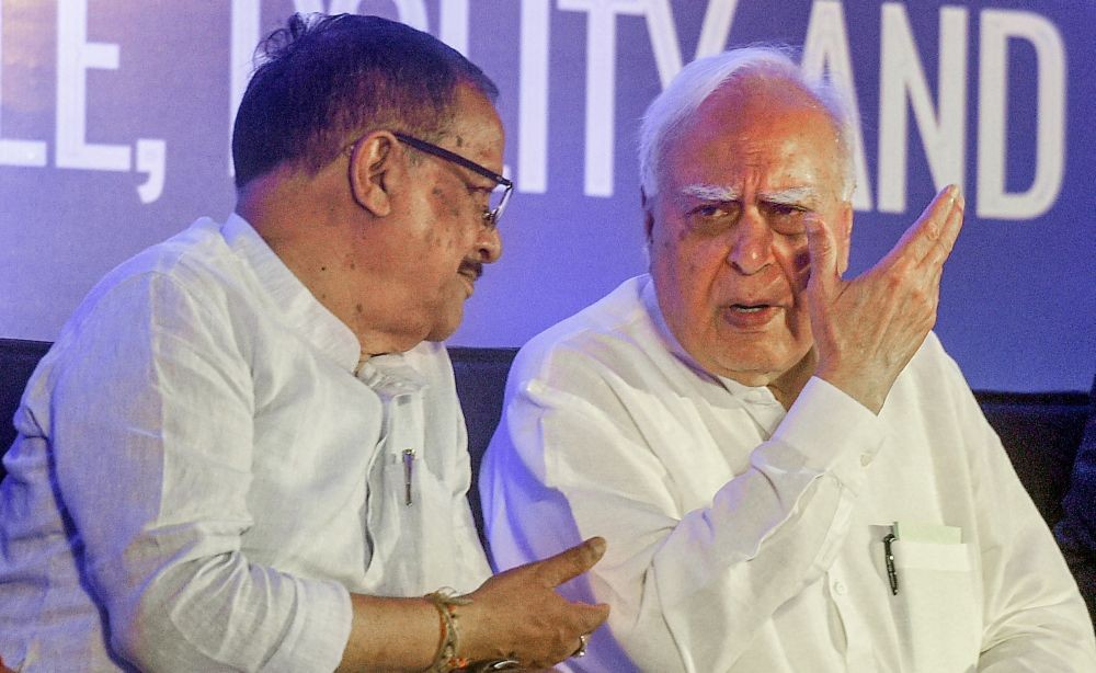 Kolkata: Senior advocate and MP Kapil Sibal interacts with West Bengal Law Minister Moloy Ghatak during  a session on 'The Discourse 2022 Modern Federalism-People, Polity and Business' in Kolkata, Saturday, July 16, 2022. (PTI Photo/Swapan Mahapatra)