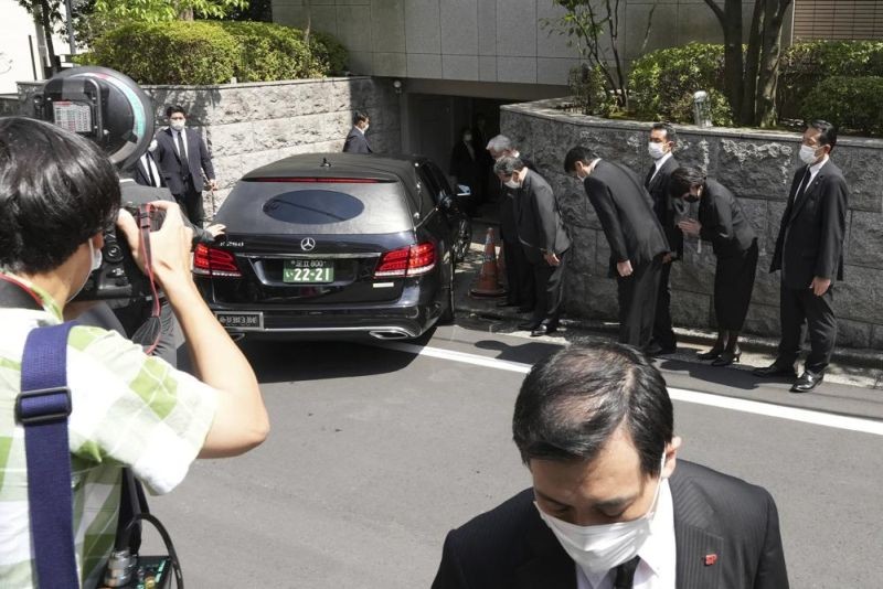 A hearse which is believed to carry the body of former Prime Minister Shinzo Abe, arrives at his home Saturday, July 9, 2022, in Tokyo. (AP Photo)