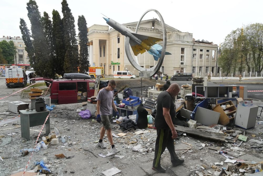 Ukrainian rescuers hunt for survivors of Vinnytsia airstrike