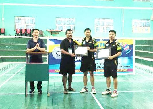Men’s doubles winners pose for a photograph along with their certificate (Photo courtesy: Dr Holiba Anar, President, KDBA)