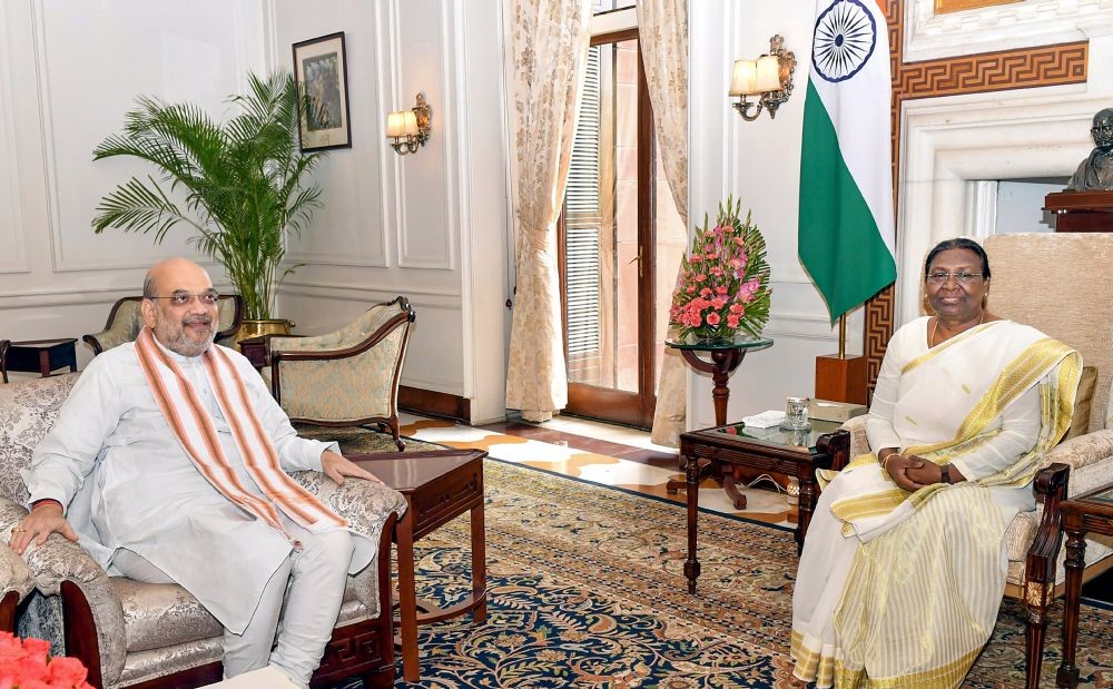 **EDS: HANDOUT PHOTO MADE AVAILABLE FROM PIB ON FRIDAY, JULY  29, 2022** New Delhi: President Droupadi Murmu interacts with Union Minister for Home Affairs and Cooperation Amit Shah during a meeting, in New Delhi, Friday, July 29, 2022. (PTI Photo)