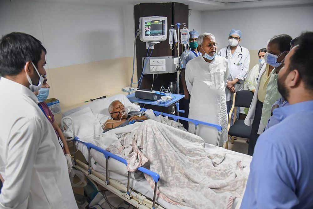 **EDS: TWITTER IMAGE POSTED BY @NitishKumar ON WEDNESDAY, JULY 6, 2022** Patna: Bihar CM Nitish Kumar meets RJD Chief Lalu Prasad Yadav at Paras Hospital in Patna and inquired about his health. (PTI Photo)(