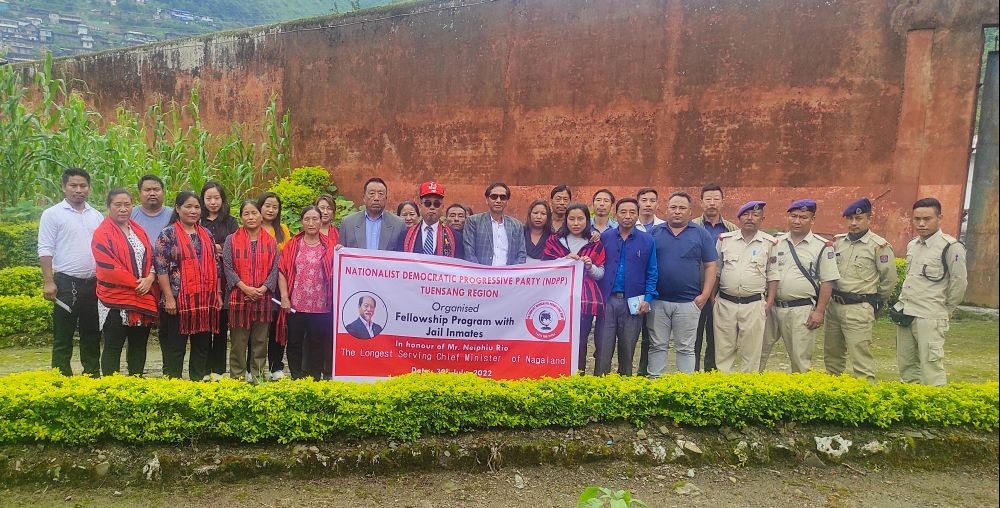 Members of the NDPP Tuensang unit with jail authorities and inmates.