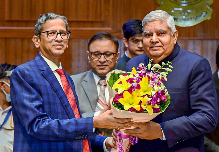 **EDS: HANDOUT PHOTO MADE AVAILABLE FROM VP OFFICE ON MONDAY, AUG. 22, 2022** New Delhi: Vice President Jagdeep Dhankhar with Chief Justice of India Justice NV Ramana during a felicitation ceremony organised in his honour by the Supreme Court Bar Association, in New Delhi, Monday, Aug. 22, 2022. (PTI Photo)(