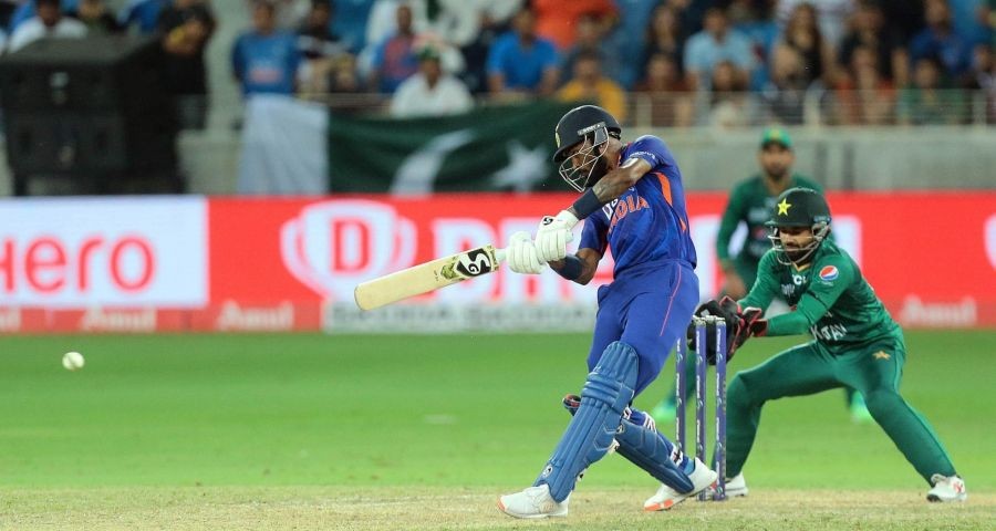 Dubai:India's Hardik Pandya plays a shot during the T20 cricket match of Asia Cup between India and Pakistan, in Dubai, United Arab Emirates, Sunday, Aug. 28, 2022.(Photo:Raj Kumar/IANS)