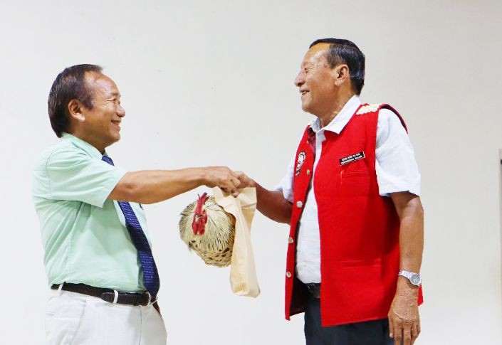 Following the customary practice of the Angami Nagas, a rooster and a kilo of salt were given to the representatives of the donor villages of the Patkai Christian College (Autonomous) - Chümoukedima and Seithekema during its 48th foundation at the Bundrock Chapel-cum-Auditorium on August 28. (Morung Photo)