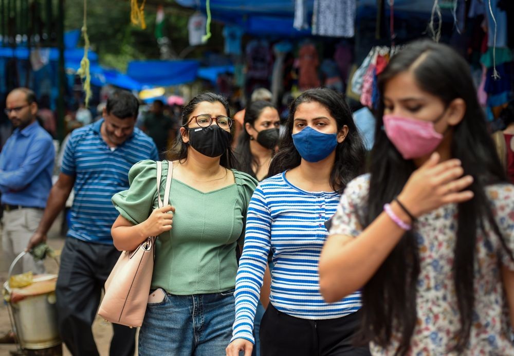 New Delhi: Women wearing masks visit a market, in New Delhi, Thursday, Aug 11, 2022. With COVID cases and the positivity rate rising in Delhi, the district officials have started forming teams to strictly enforce the mask mandate and issue a fine of Rs 500 to violators.(PTI Photo/Atul Yadav)