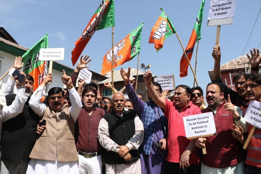 Srinagar: BJP workers led by party\'s state General Secretary Ashok Koul stage a protest against killing of party leader Gul Muhammad Mir in state\'s Anantnag district; in Srinagar, on May 7, 2019. The BJP vice president of Anantnag district was shot at by militants on Saturday. (Photo: IANS)