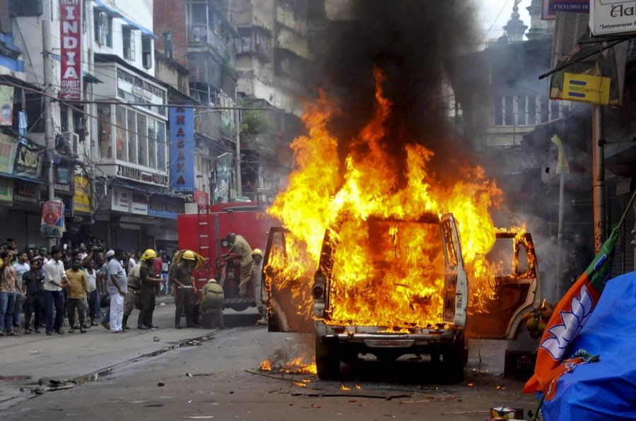 Kolkata: A police vehicle set on fire by some miscreants near Nakhoda Mosque in Kolkata, Tuesday, Sept. 13, 2022. (PTI Photo)(