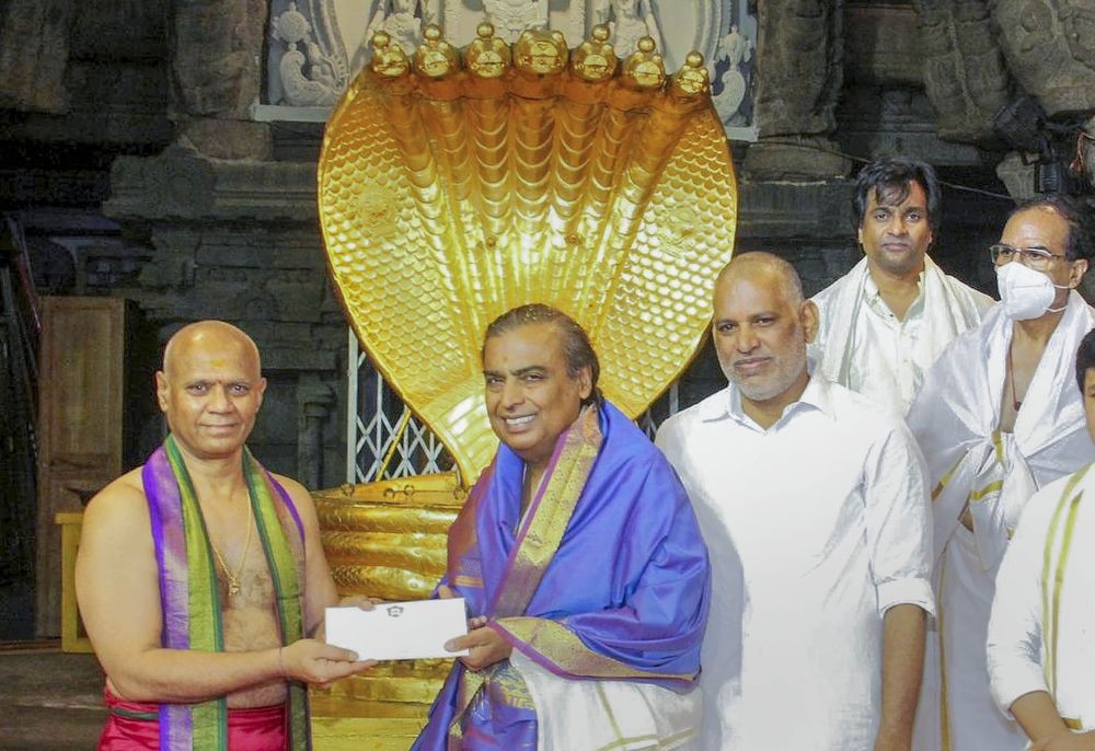 Tirupati: Reliance Industries Limited (RIL) Chairman Mukesh Ambani hands over a cheque for Rs 1.5 crore to TTD Additional Executive Officer A Venkata Dharma Reddy during his visit to Ranganayakula Mandapam, at Tirumala in Tirupati district, Friday, Sept. 16, 2022. (PTI Photo)