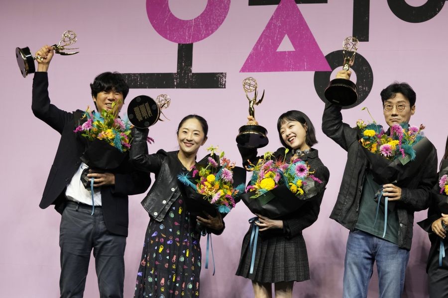 Seoul: Winners of Emmy Awards Squid Game's director Hwang Dong-hyuk, actress Lee Yoo-Mi, production designer Chae Kyoung-sun and VFX Supervisor Cheong Jai-hoon, from right, pose with trophy for the media during an Emmys celebration press conference for "Squid Game" in Seoul, South Korea, Friday, Sept. 16, 2022. The Netflix drama "Squid Game" gained multiple wins at the Emmy Awards earlier this week. AP/PTI