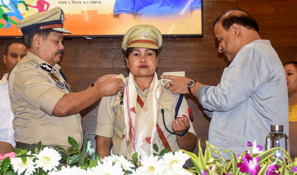 Guwahati: Assam CM Himanta Biswa Sarma and Assam DGP Bhaskar Jyoti Mahanta appoint Commonwealth Games 2022 Gold medallist lawn bowl player Nayanmoni Saikia as a DSP in the Assam Police, in Guwahati, Saturday, Sept. 3, 2022. (PTI Photo)