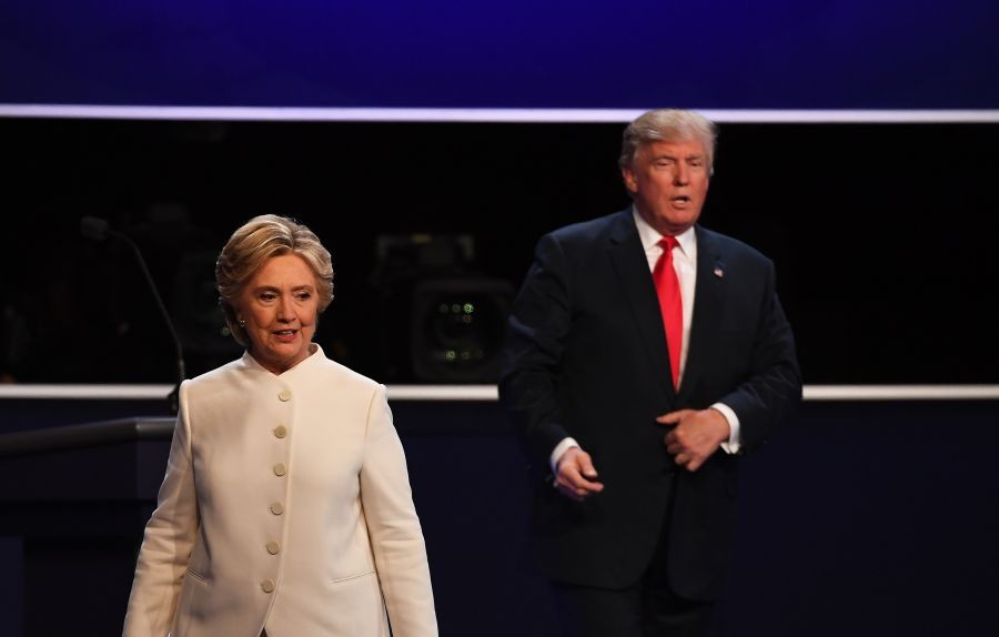 LAS VEGAS, Oct. 20, 2016 (Xinhua) -- Republican presidential candidate Donald Trump (R) and Democratic presidential candidate Hillary Clinton participate in the third and final presidential debate at the University of Nevada Las Vegas (UNLV) in Las Vegas, Nevada, the United States, Oct. 19, 2016.(Xinhua/Yin Bogu)(gj)