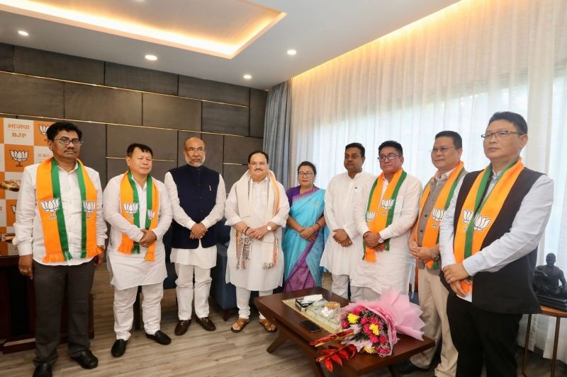 The five JD(U) MLAs meeting with BJP national president in New Delhi along with Manipur CM and state BJP chief on September 4. (NNN Photo)