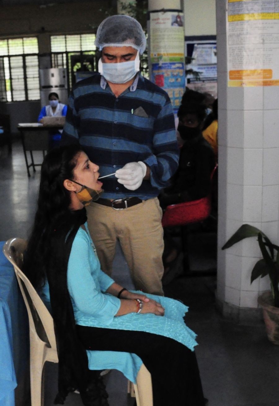 New Delhi: A health worker collects swab samples from a woman for RT PCR test amid rise in Covid-19 cases, at Daryaganj in New Delhi on Thursday, April 21, 2022. (Photo: Qamar Sibtain/IANS)