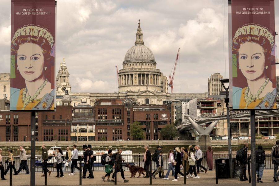 London: People wait in line to pay tribute to Queen Elizabeth II in Central London, Thursday, Sept. 15, 2022. The Queen will lie in state in Westminster Hall for four full days before her funeral on Monday Sept. 19. AP/PTI
