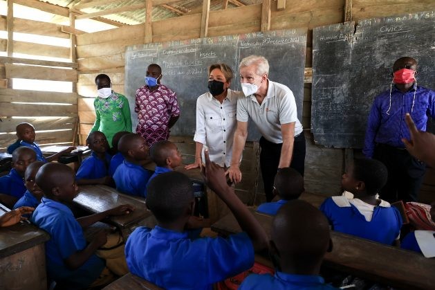 Yasmine Sherif, Director of Education Cannot Wait and Jan Egeland, Secretary General of the Norwegian Refugee Council meet students at the Souza Gare school in the Littoral region, Cameroon. The school hosts displaced children who have fled the violence in the North-West and South-West regions. (Photo Courtesy: ECW/Daniel Beloumou)