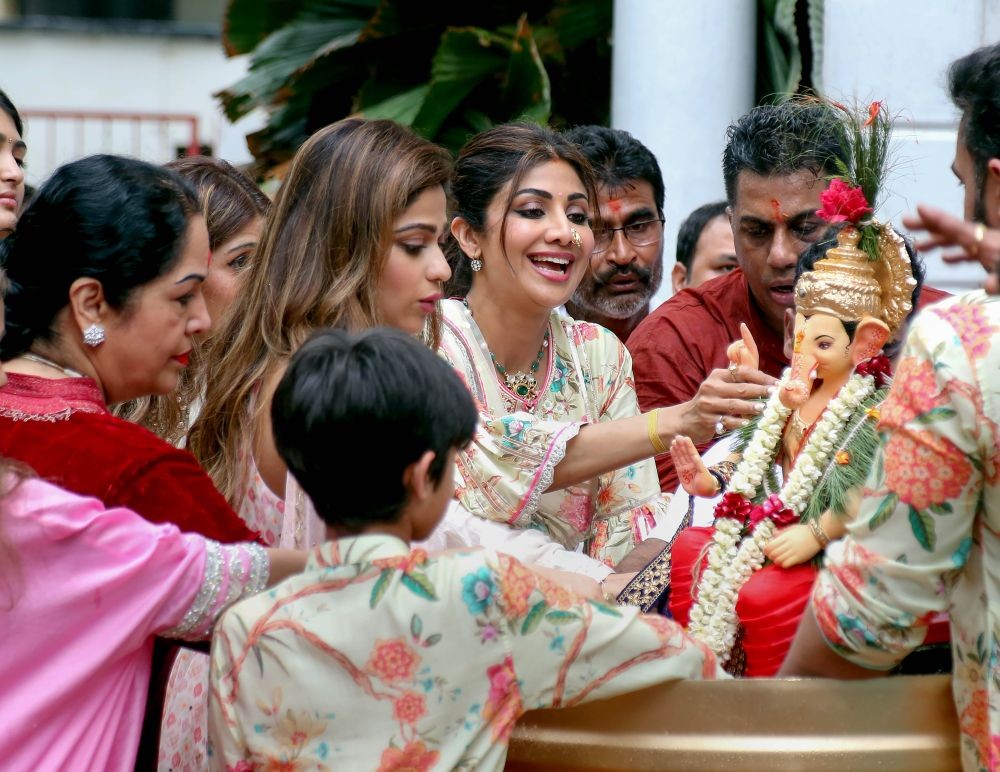 Mumbai: Bollywood actress Shilpa Shetty with her sister Shamita Shetty during Ganesh Chaturthi festival celebrations at her residence, in Mumbai, Friday, Sept. 2, 2022. (PTI Photo)