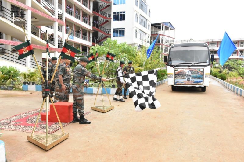 Major General Vikas Lakhera, IGAR (North) ‘flag-in’ the team of students from Nagaland after a 10-Day National Integration Tour (NIT) October Gujarat at St Joseph University on October 11. (Photo: PRO IGAR-N).