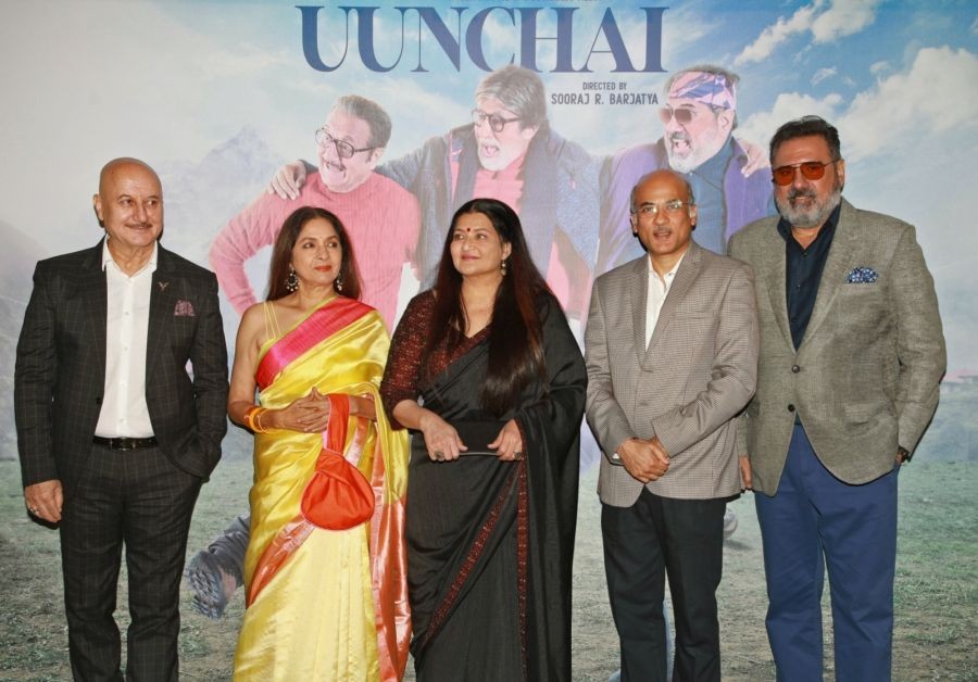 Mumbai: Bollywood actors Anupam Kher, Boman Irani and actresses Sarika and Neena Gupta with film director Sooraj Barjatya during the promotion of their film 'Uunchai', in Mumbai on Tuesday, Oct. 18, 2022. (Photo: Sanjay Tiwari/IANS)