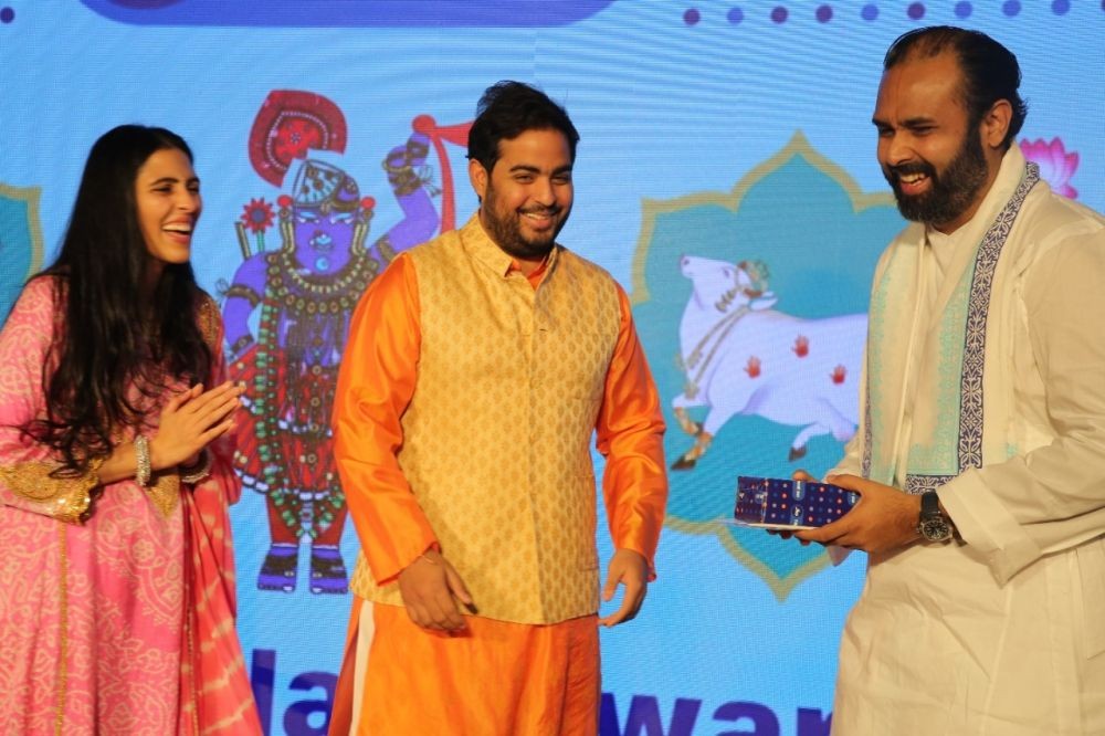 Nathdwara : Reliance Jio Infocomm Limited chairman Akash Ambani and his wife Shloka Mehta at the Shrinathji Temple town for starting the company's 5G powered Wi-Fi services, in Nathdwara on Saturday, October 22, 2022. (Photo:IANS)