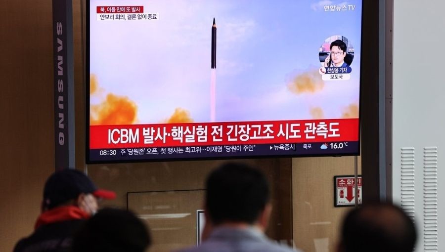 Seoul :This photo, taken Oct. 6, 2022, shows a news report on a North Korean missile launch being broadcast at Seoul Station in Seoul.(Yonhap/IANS)