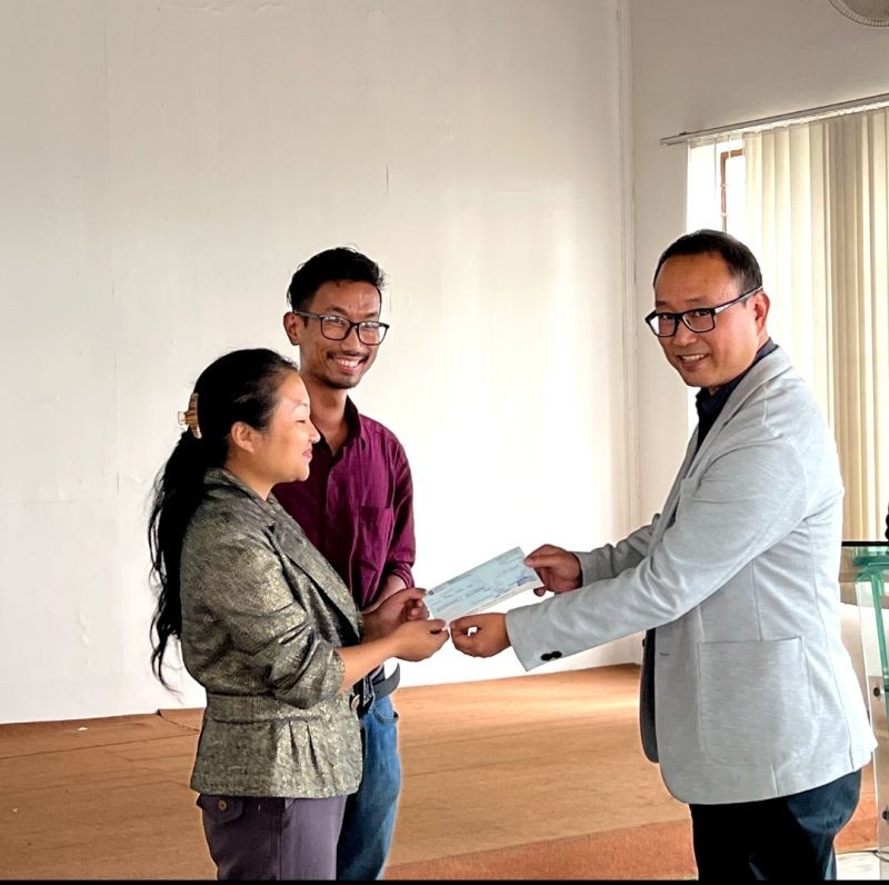 Kekhrievor Kevichusa handing over cheque to iLandlo Services Pvt Ltd in Kohima on October 14.