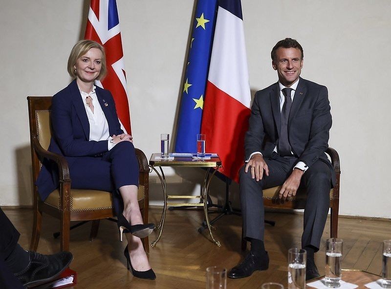 UK PM Liz Truss and French President Emmanuel Macron.(photo: twitter.com/trussliz)