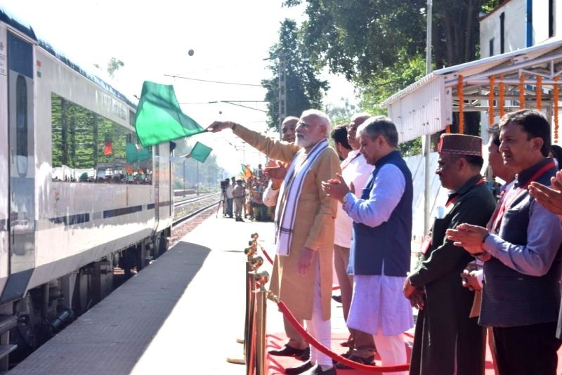 PM Narendra Modi flags off Vande Bharat Express from Una, Himachal Pradesh.(Photo Courtsy:Twitter)