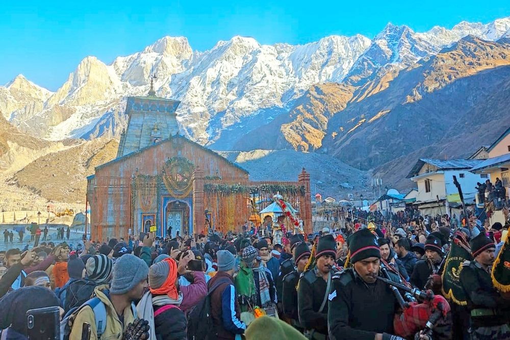 Rudraprayag: Devotees in large numbers during the rituals to close the portals of Kedarnath temple for winters, in Rudraprayag district on Thursday, oct. 27, 2022. (Photo: Rameshwar Gaur/IANS)