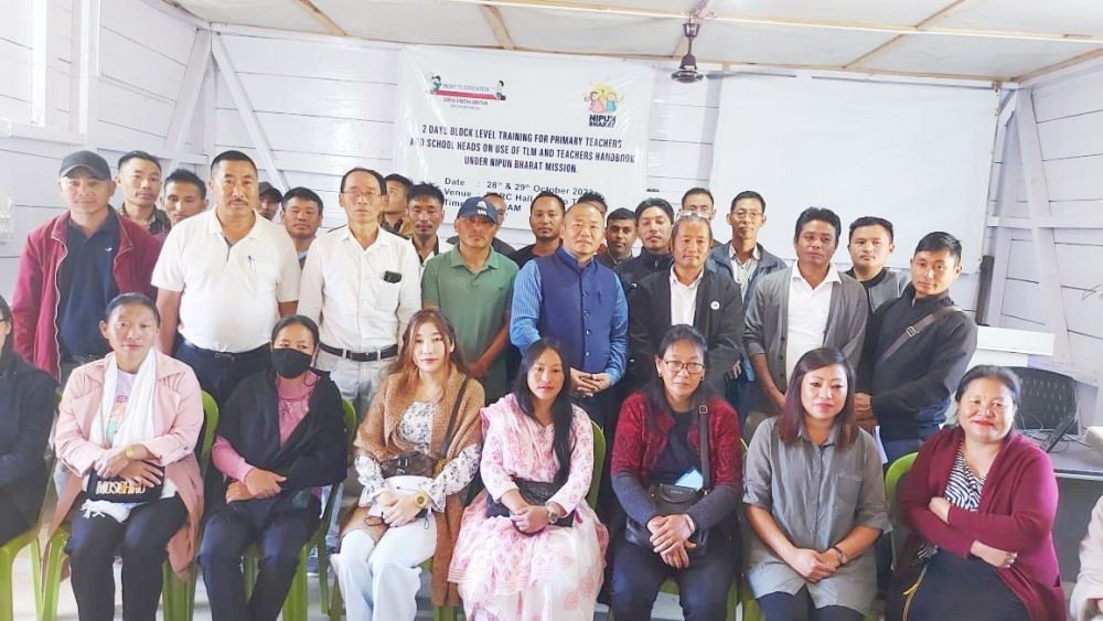 Dignitaries with participants of teachers training programme at Pungro on October 28.