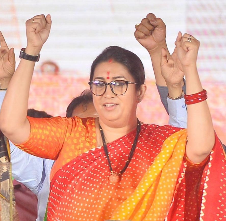 Doddaballapur:Smriti Irani, Union Minister of Women and Child Development during BJP Jana Spandana program to celebrate Chief Minister of Karnataka Basavaraj Bommai government completing one year at Doddaballapur, in  Doddaballapur on Saturday 10th September 2022.(PHOTO:IANS)