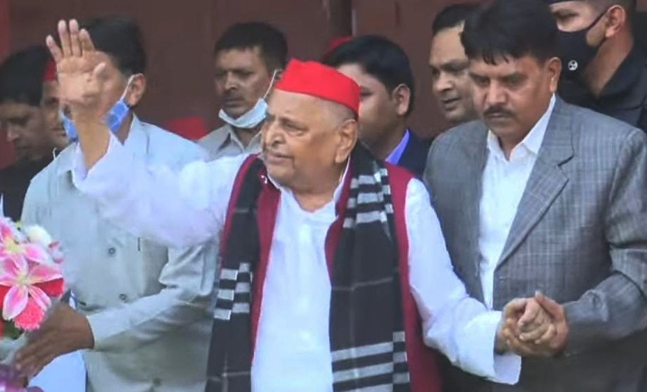 Lucknow   : Samajwadi Party founder Mulayam Singh Yadav gestures to supporters on his 83rd birthday as party president and son Akhilesh Yadav looks on, at party office in Lucknow on Monday, November 22, 2021.(PHOTO: IANS)