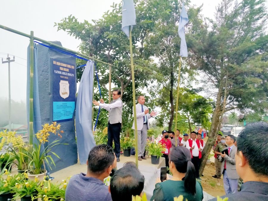 Advisor KT Sukhalu unveiling the jubilee monolith at GHSS Peren on October 22. (DIPR Photo)