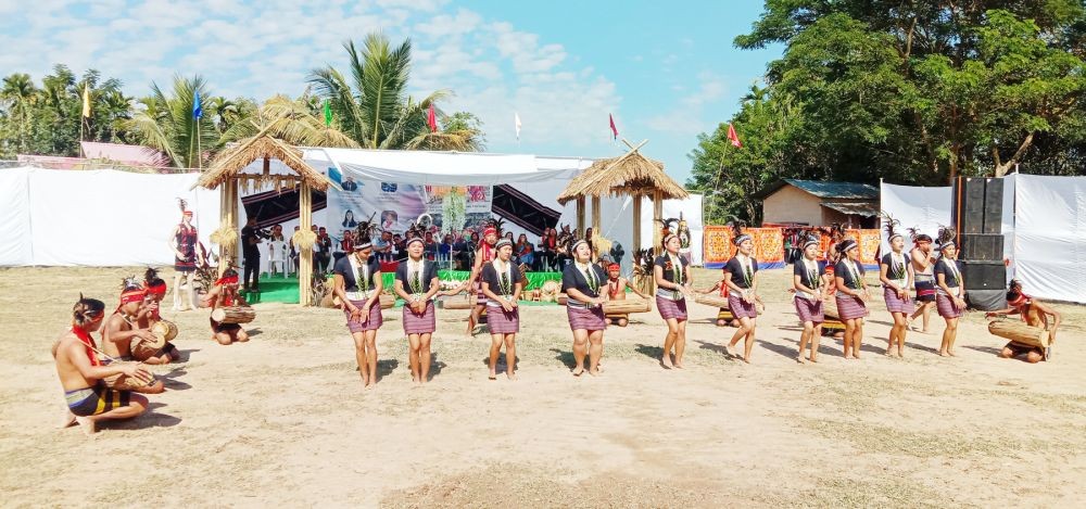 Garo men and women performing the Wangala dance at the Wangala-cum-Mini Hornbill celebration in Ekranipathar, Dimapur on November 21. (Morung Photo)