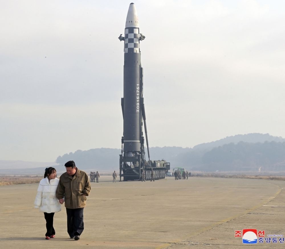 Seoul :North Korean leader Kim Jong-un (R), alongside his daughter wearing a winter jacket, views a new type of the Hwasong-17 intercontinental ballistic missile (ICBM) during an on-site inspection of the missile launch at Pyongyang International Airport on Nov. 18, 2022.(Yonhap/IANS)