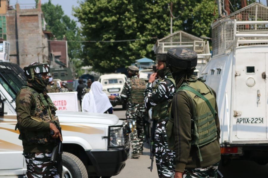 Srinagar: Security personnel stand guard after two militants involved in an attack on CRPF on 4th April, killed in an encounter in Srinagar on Sunday, Apr. 10, 2022. (Photo: Nisar Malik /IANS)