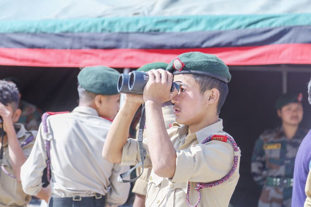 An NCC cadet peers through a binocular during the 28 AR’s equipment display at Parade Ground, Tuensang on November 7. (Morung Photo)
