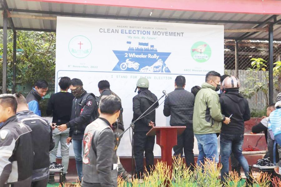 Participants of the two-wheeler rally take part in the signature campaign on November 8.