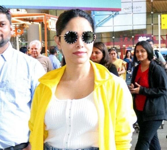 Mumbai: Bollywood actress Nushrat Bharucha spotted at the airport in Mumbai on Sunday, Nov. 20, 2022.  (Photo: Sanjay Tiwari/IANS)