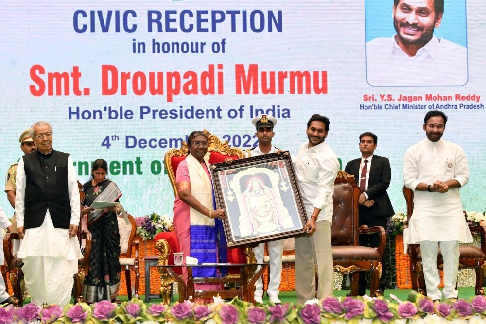 Vijayawada: President Droupadi Murmu being felicitated while attending the civic reception hosted in her honour by the Government of Andhra Pradesh in Vijayawada on Sunday, December 04, 2022. (Photo: Twitter)