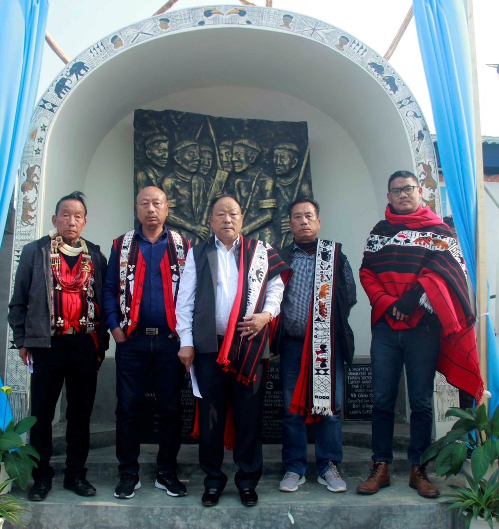 Chuba Ozukum, Consultant, Department of Law and Justice along with representatives from Sungratsu and Mongsenyimti villages after unveiling the Mamashi Long signifying peace between the two villages on December 27.