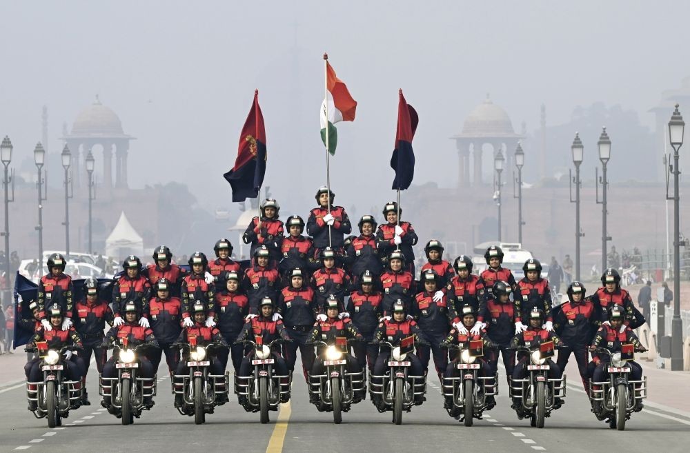 BSF's all-women daredevil motorcycle team 'Seema Bhawani' attempts a Limca Book Record on the Kartavya Path, in New Delhi on December 26, 2022. (IANS Photo)