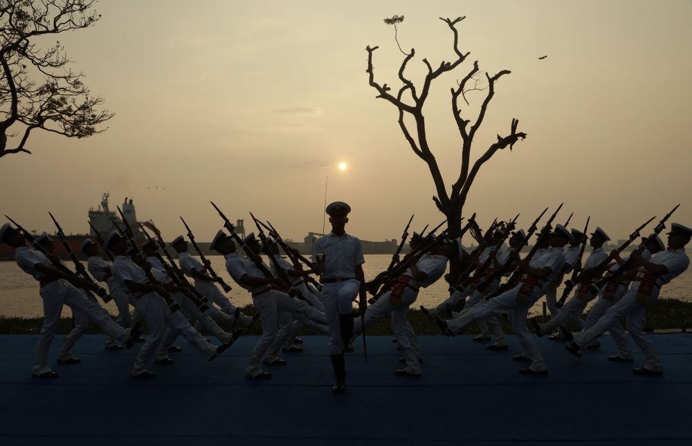 Kochi:Navy personnel practice of operational demonstration as part of Navy week celebration in Kochi on Friday December 02,2022.(Photo: Arun chandrabos/IANS)
